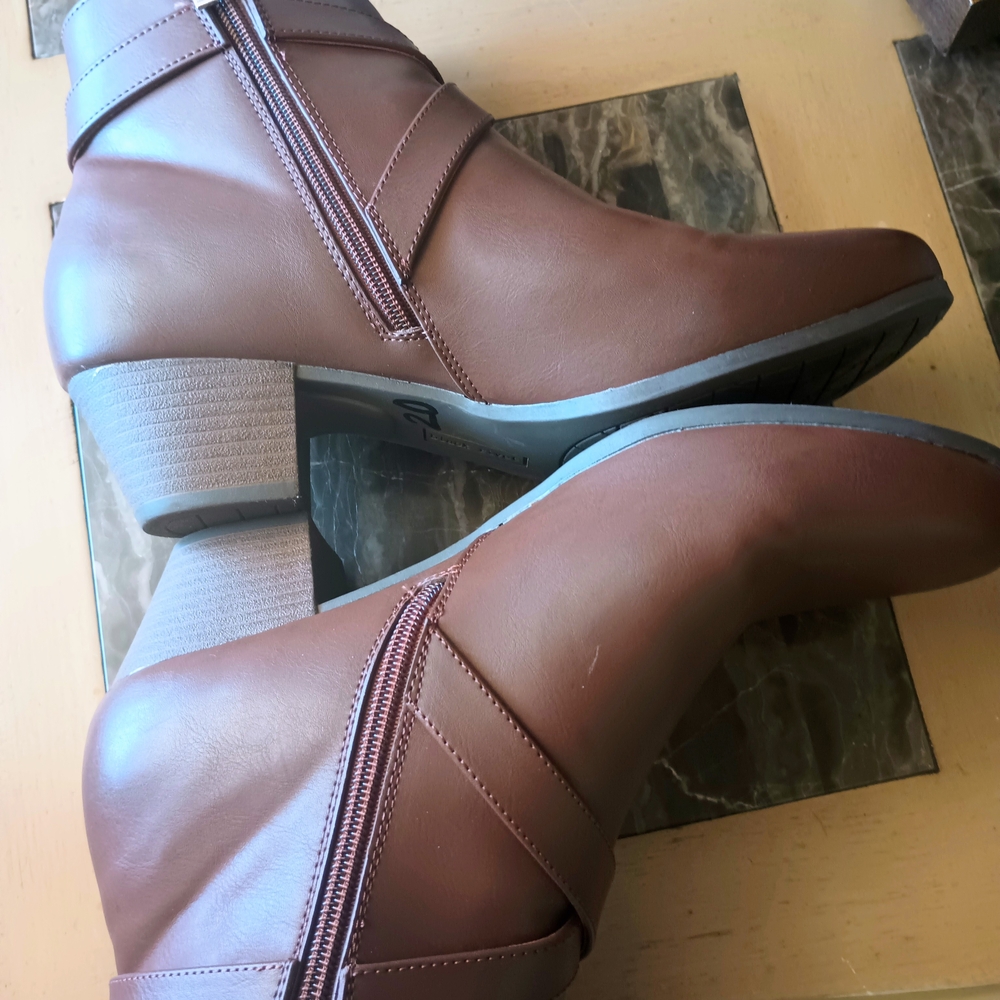 Black Rivet Women Brown Ankle Boots with Buckle Size 11 - Picture 2 of 7